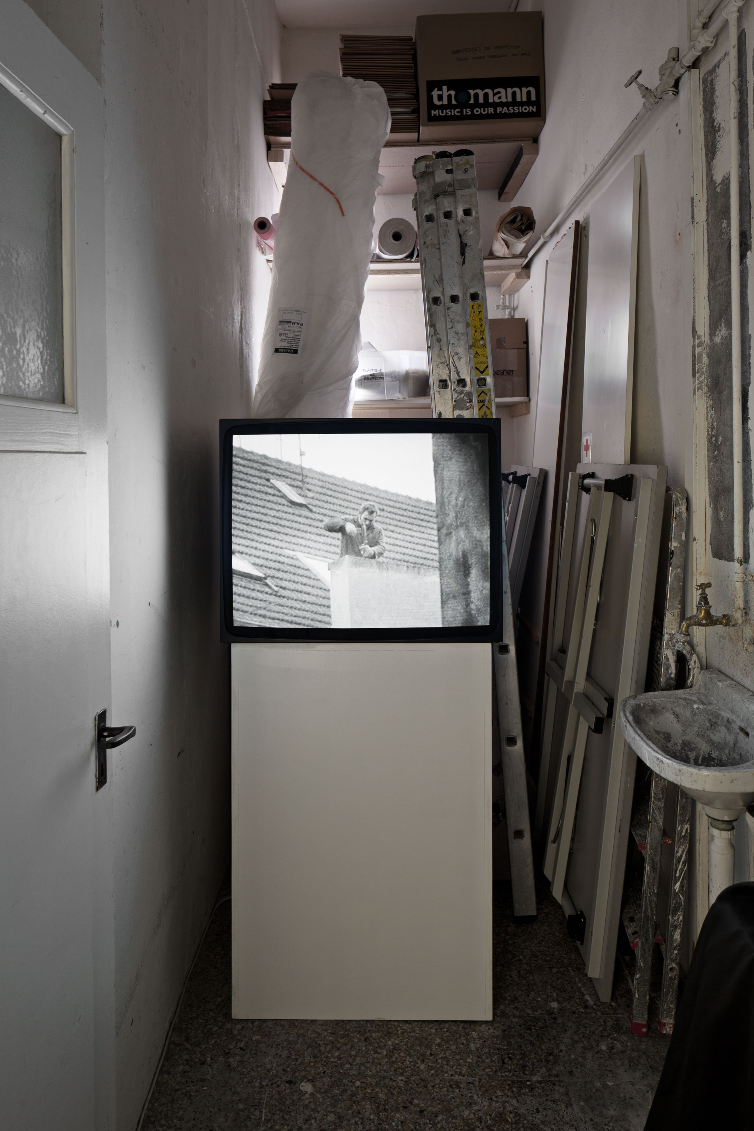 Film Implosion ! Experiments in Swiss Cinema and Moving Images image