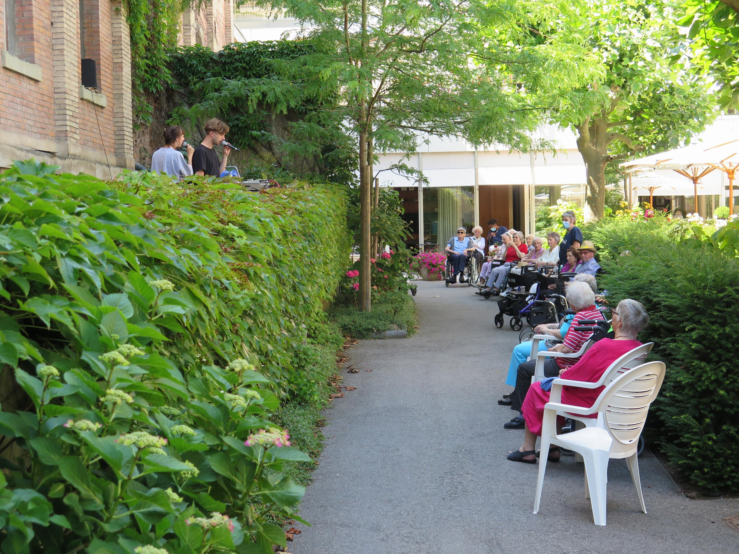 H or the audience image