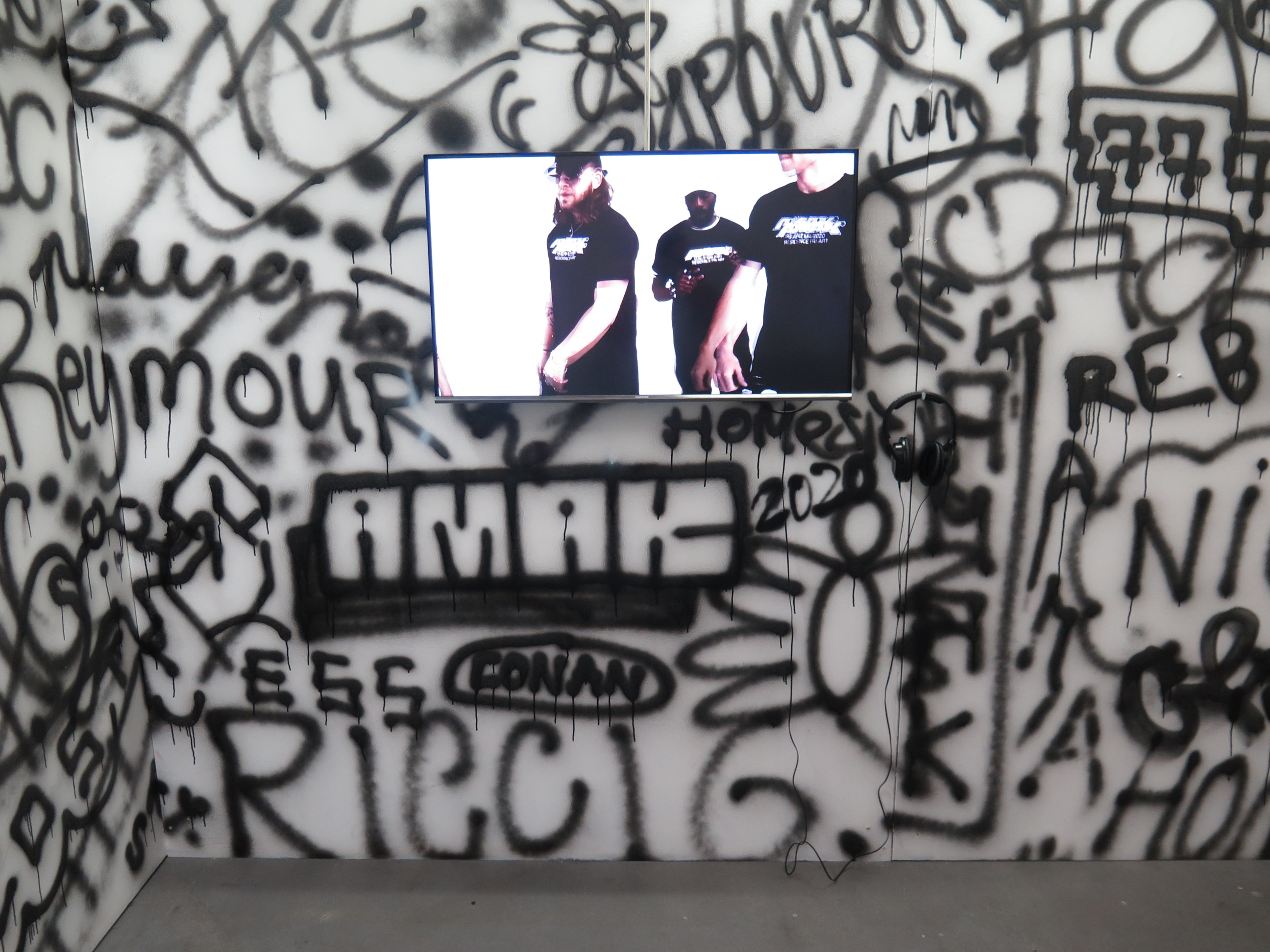 H or the audience image