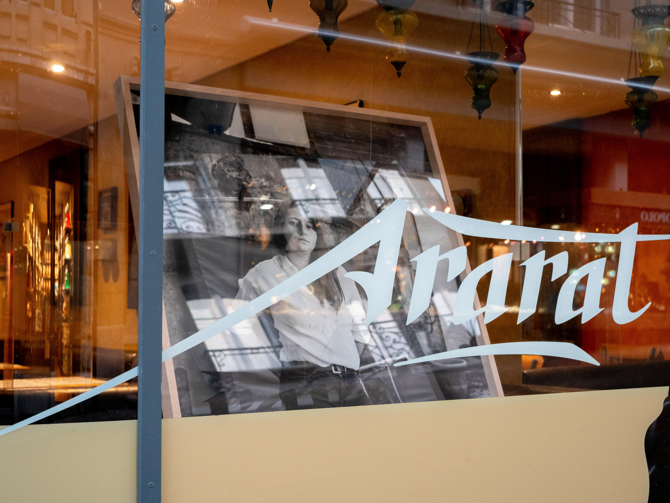 je te regarde et tu dis - Rue de Lausanne image