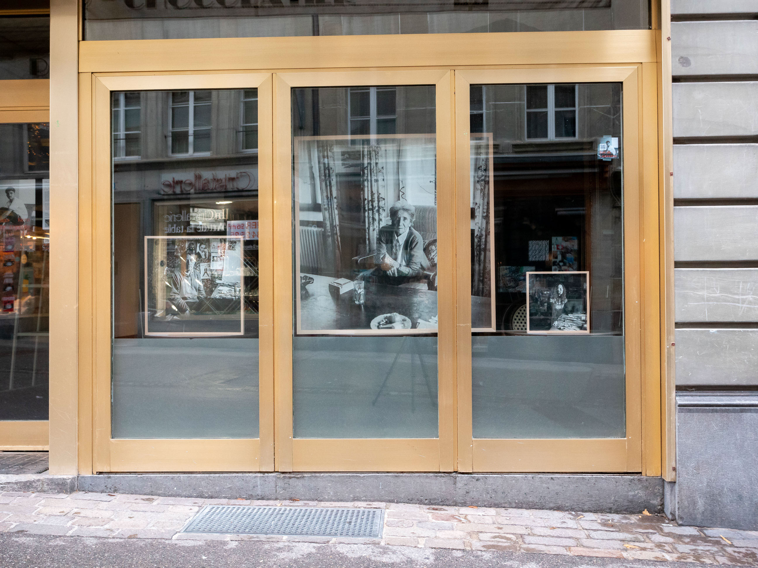 je te regarde et tu dis - Rue de Lausanne image