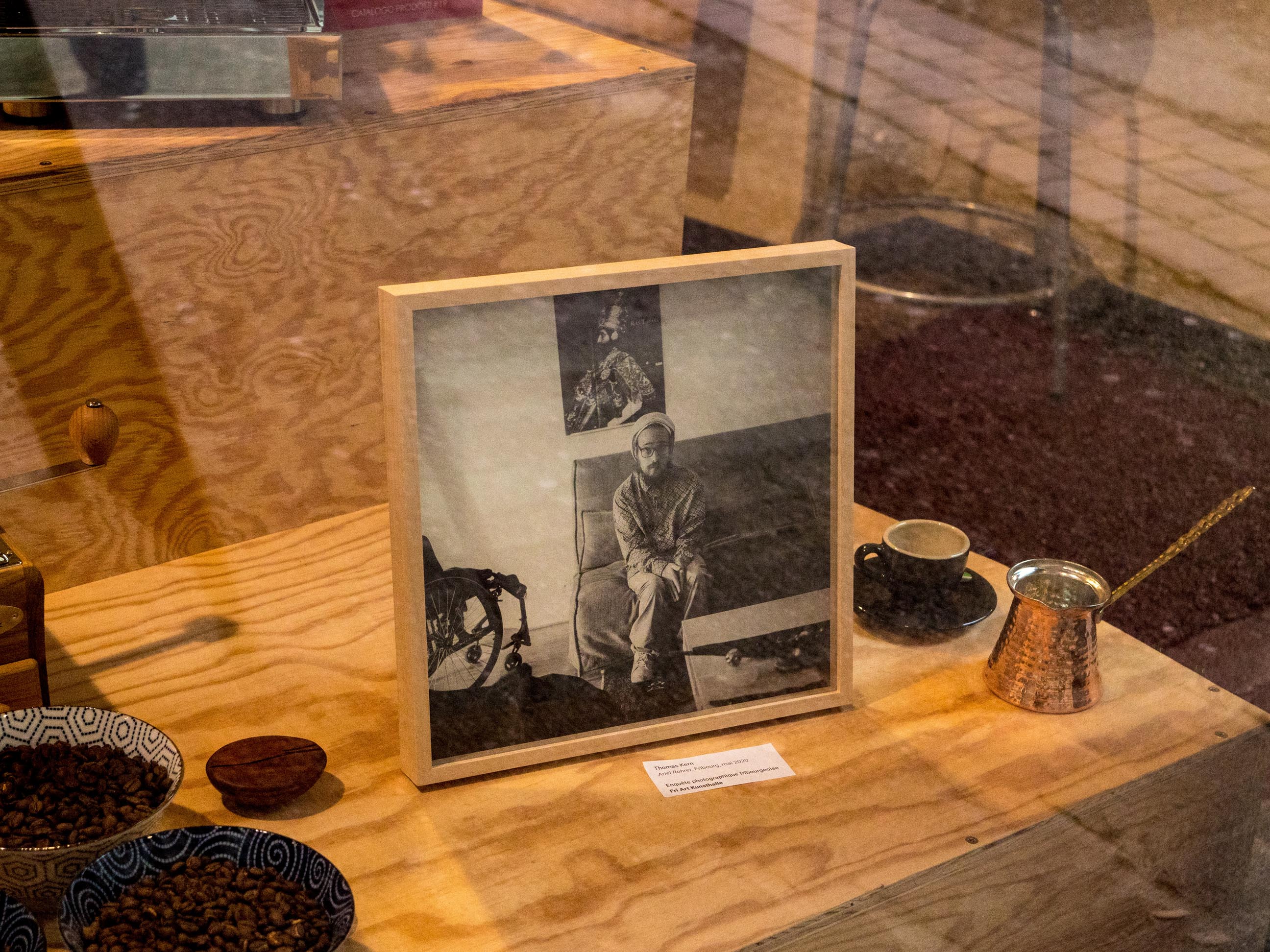 je te regarde et tu dis - Rue de Lausanne image