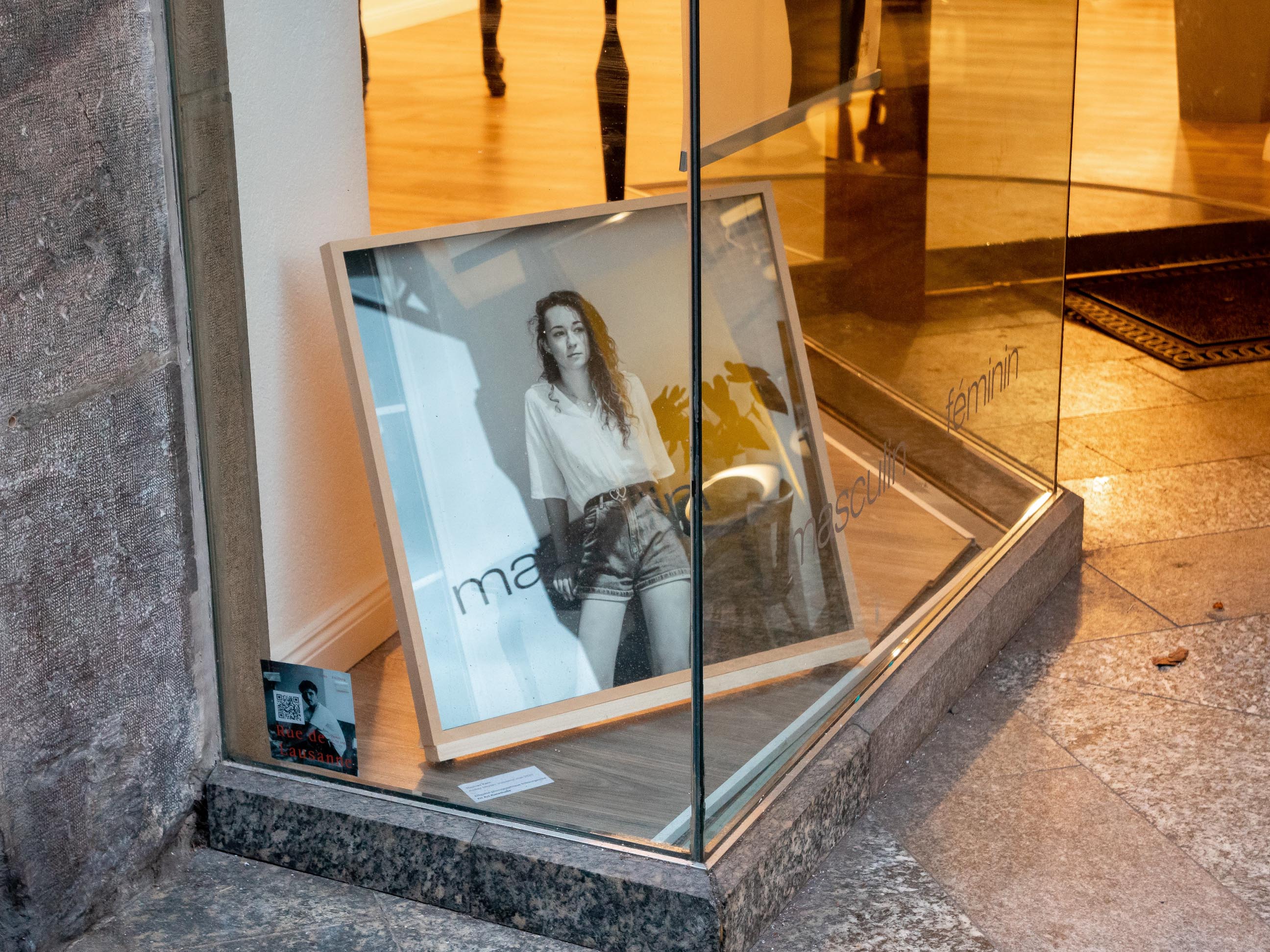 je te regarde et tu dis - Rue de Lausanne image