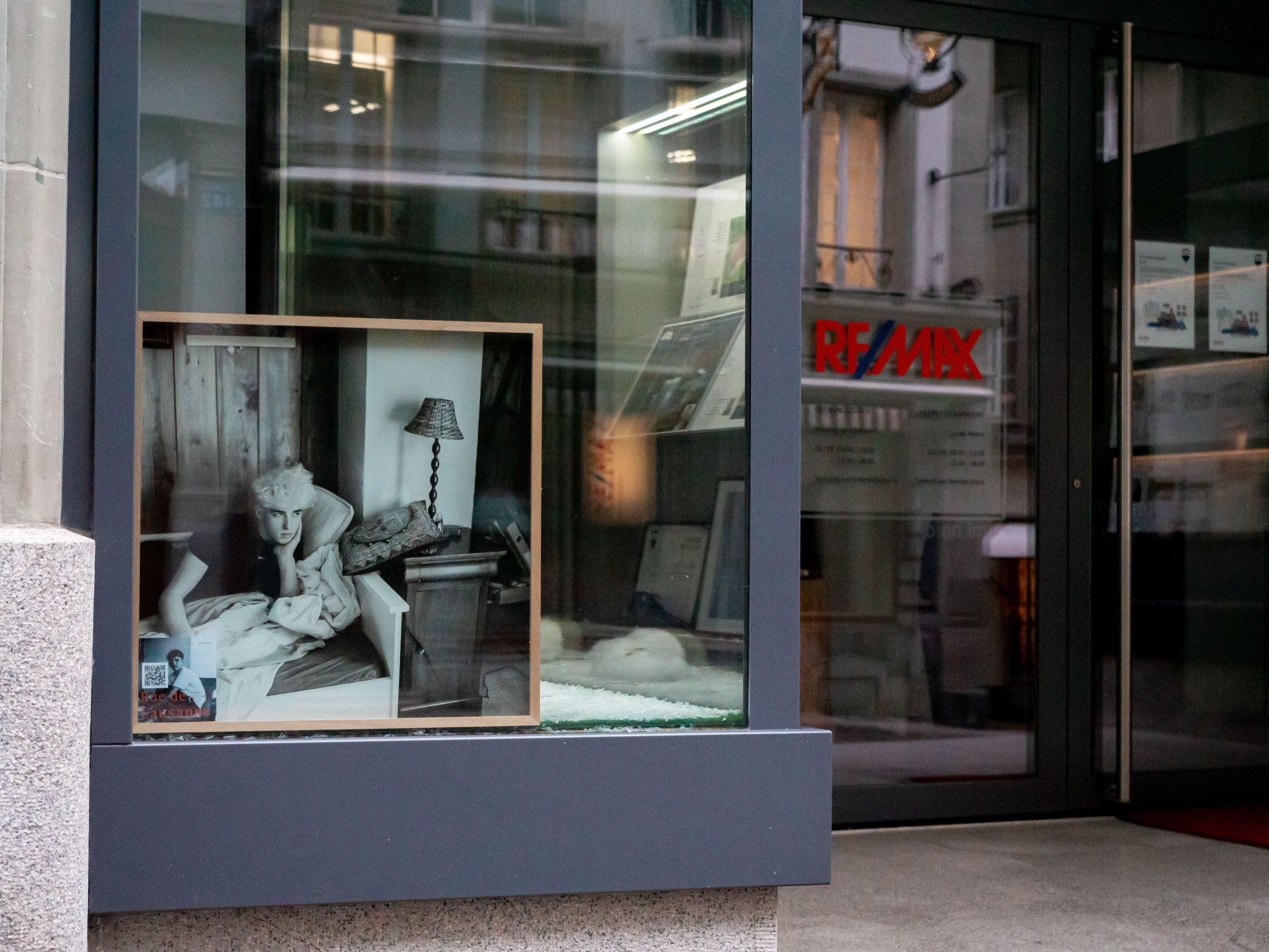 je te regarde et tu dis - Rue de Lausanne image