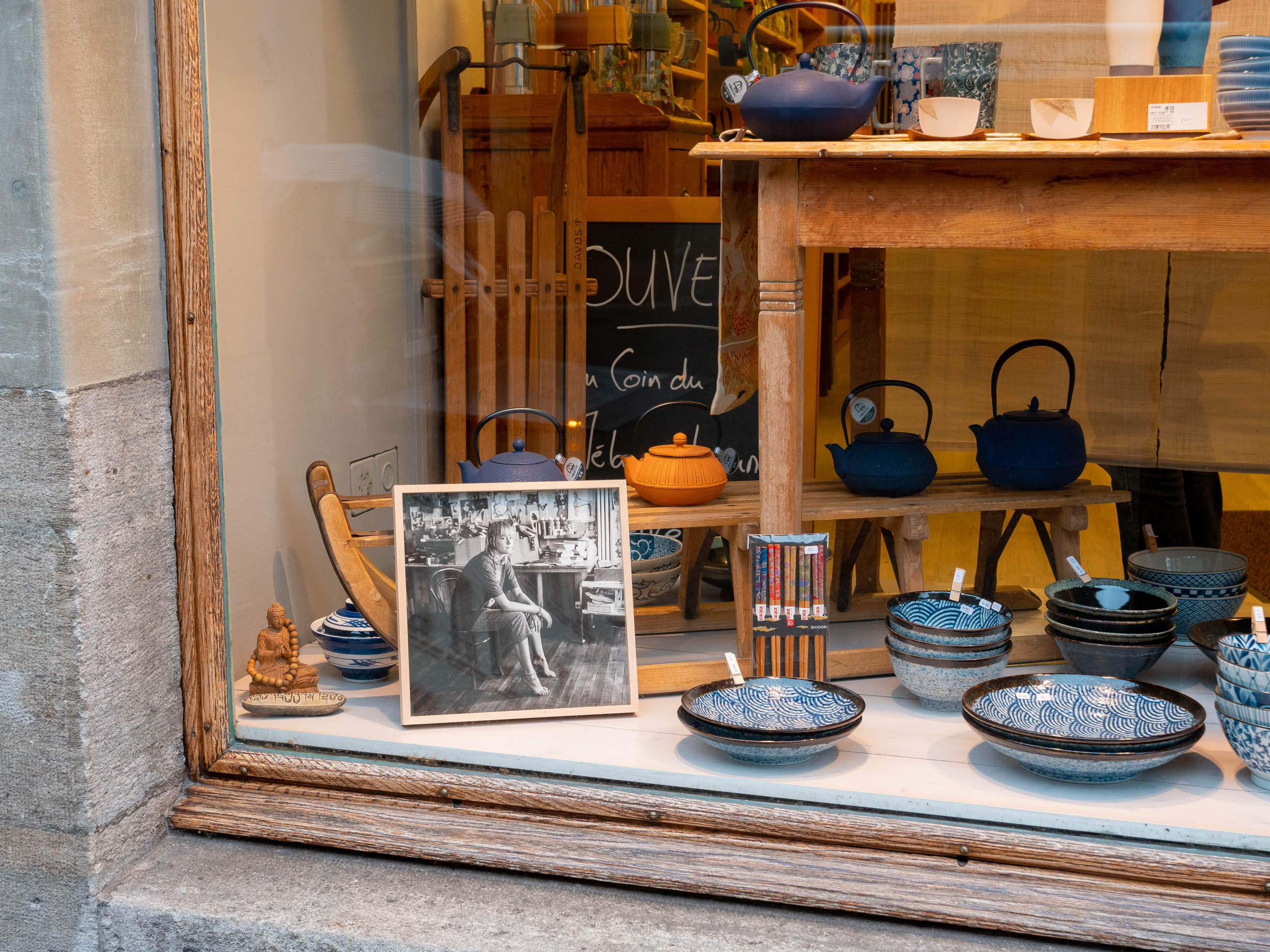 je te regarde et tu dis - Rue de Lausanne image